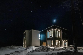 Luxurious Nordic Lodge Tremblant - 5 Bedrooms with Hot Tub and Pool Table - B55